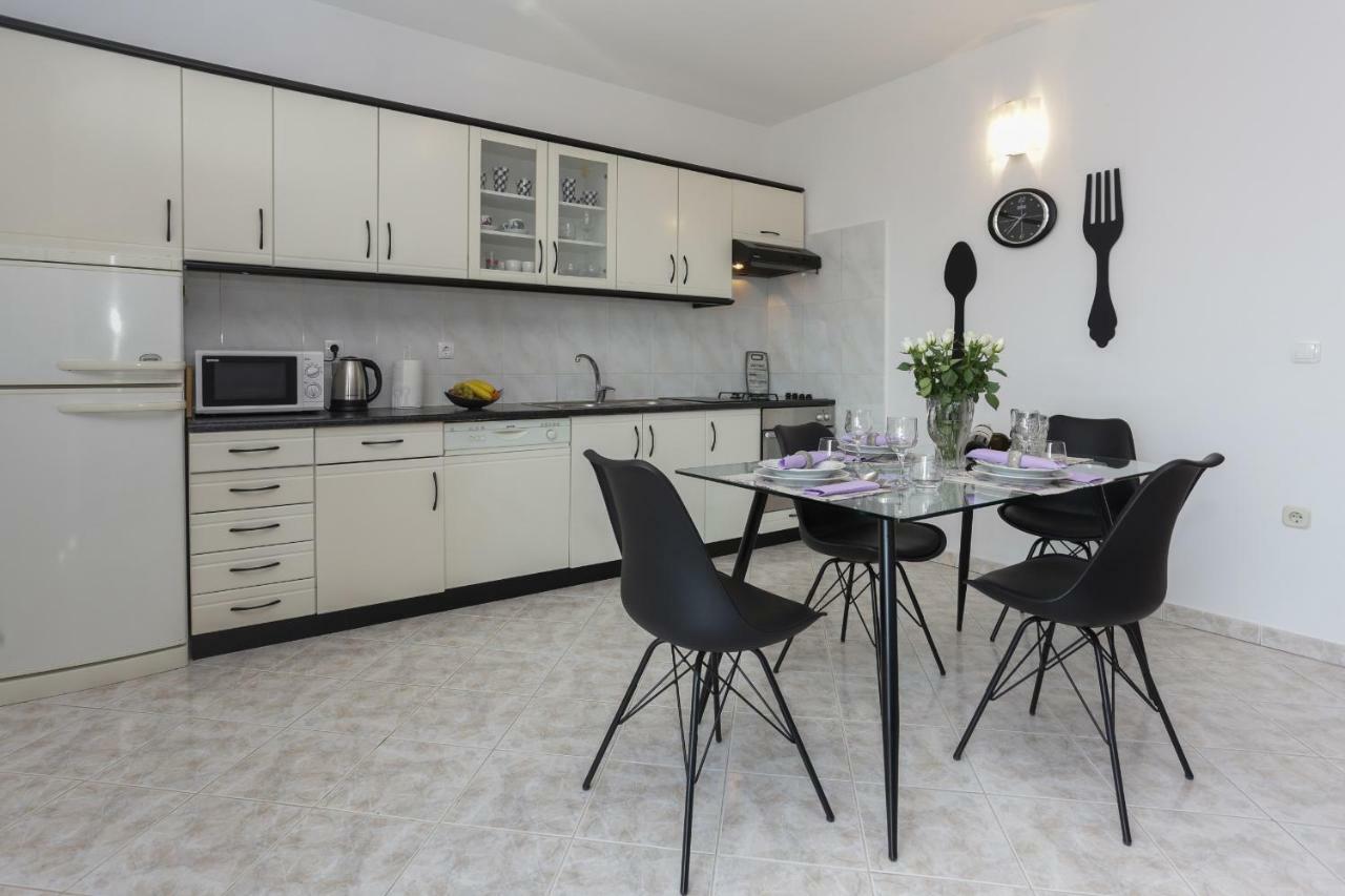 Charming Carmen Apartment Kastela Dış mekan fotoğraf