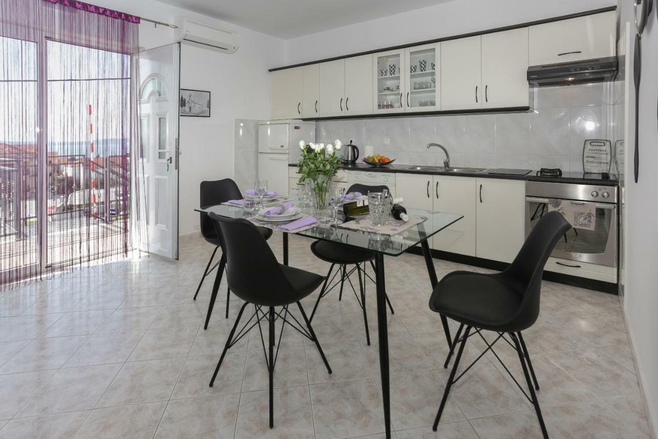 Charming Carmen Apartment Kastela Dış mekan fotoğraf